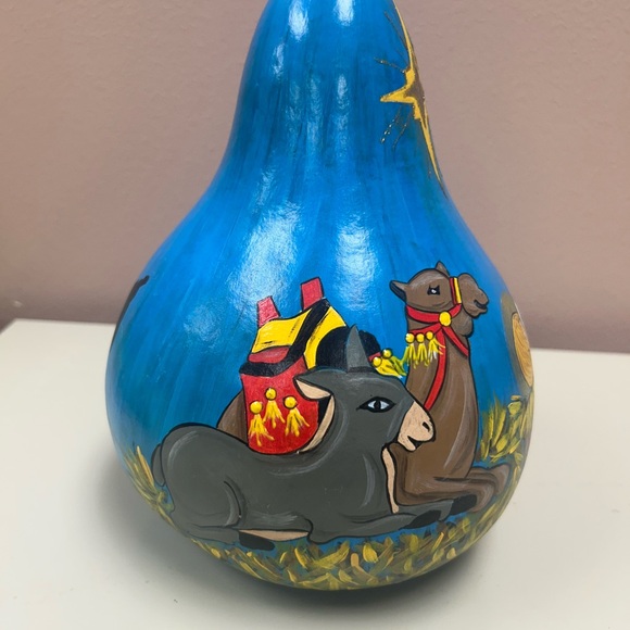Beautifully Hand Painted Nativity Scene Large Dried Gourd Folk Art Faye Thompson - Picture 5 of 8